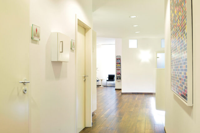 Blick auf Empfang vom Flur